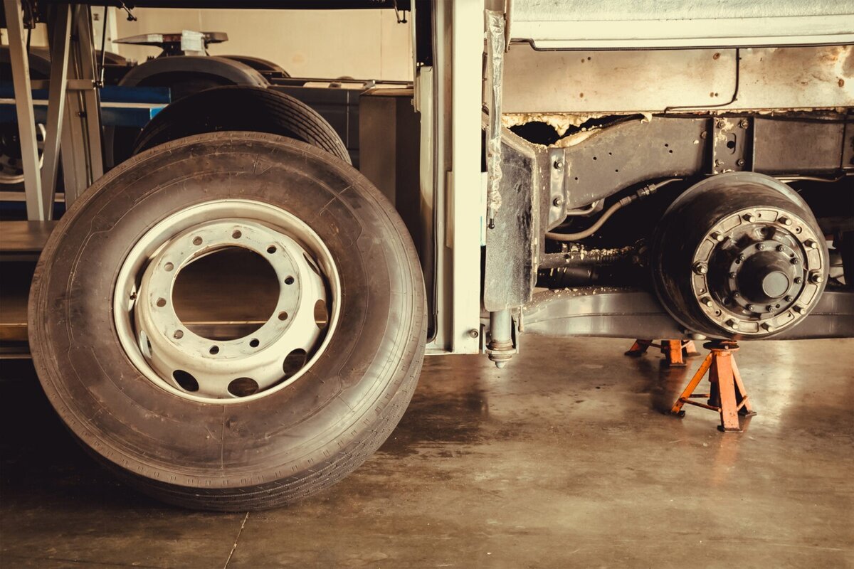 broken leaf spring on a trailer